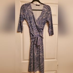 Light Weight 3/4 Sleeve Dress Navy and White Dress that Ties around the waist
